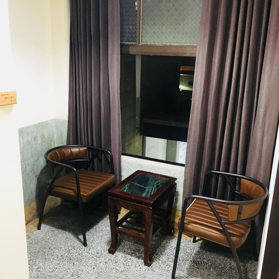 Feng Chao Home Tainan Bagian luar foto